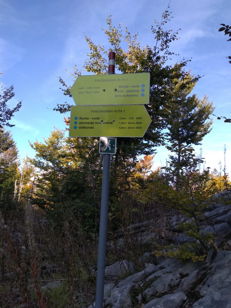 hiking table on The Circuit around Korita