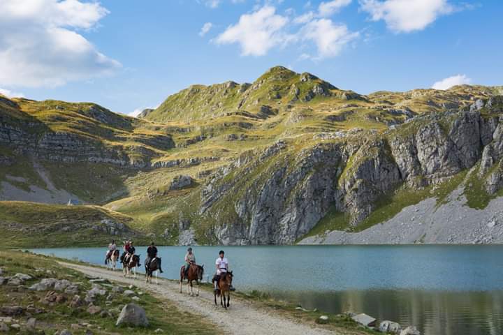 horseback riding on Kapetanovo lake of Montenergo